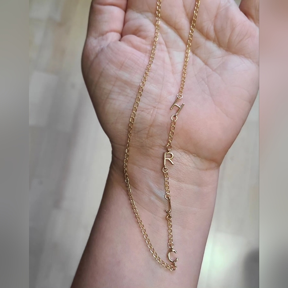 Meet your Posher, Natasha - Picture 2 of 8